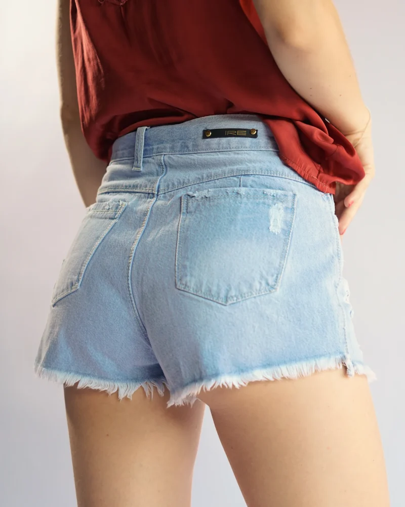 shorts-moms-jeans-rota-i-089-celeste-atras Shorts mom jeans rota – Celeste